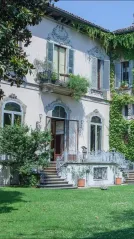 Cover for La Vigna di Leonardo, a Five-Century Old Residence