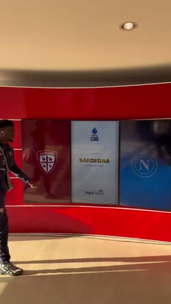 Cover for La squadra arriva allo stadio