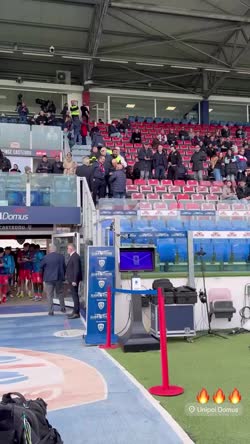 Cover for Cagliari-Como, l'ingresso in campo per il riscaldamento